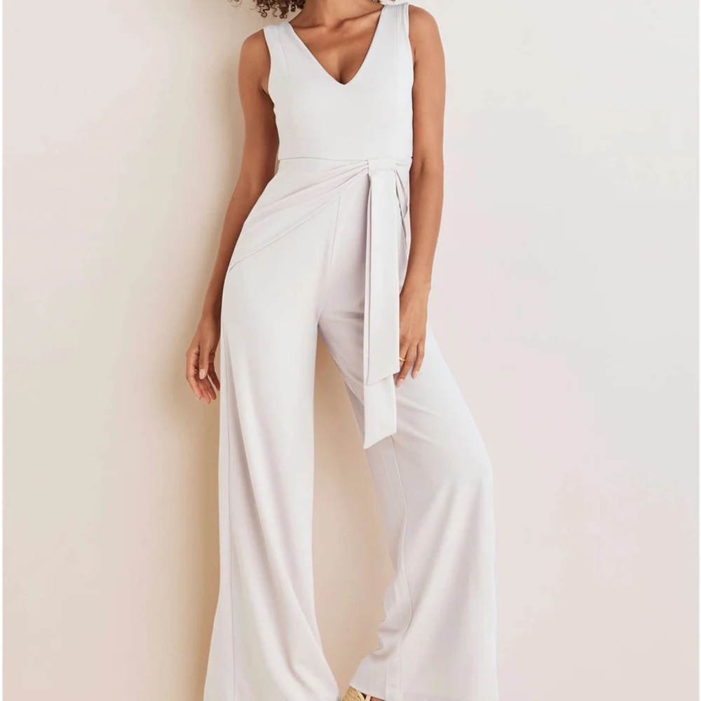 White jumpsuit Tall
Stretch